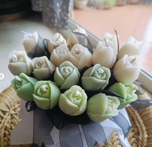 Festive candle bouquet with layered flowers from the Candle Bouquet Masterclass
