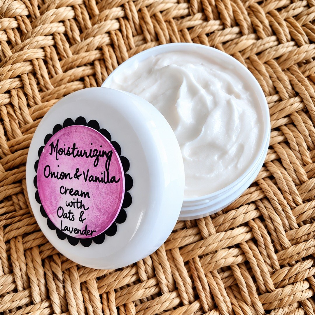 Moisturizing onion & vanilla cream made with onion water, vanilla oil and oats protein, from the Moisturizing Onion & Vanilla Cream Formulation workshop